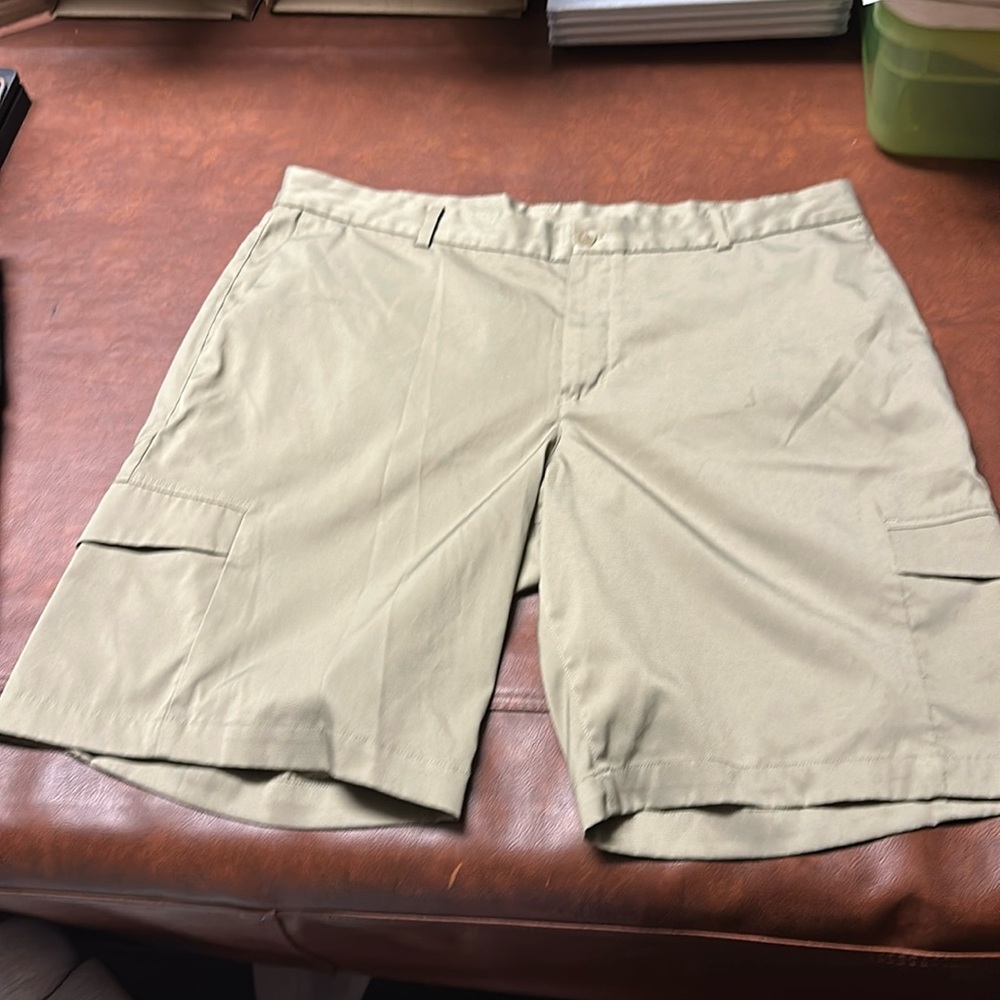 Nike dri-fit Men’s khaki shorts Size: 38